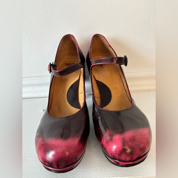 John Fluevog- Women's Burgundy Mary Jane Heels with Sculpted Black Heel - Picture 4 of 10